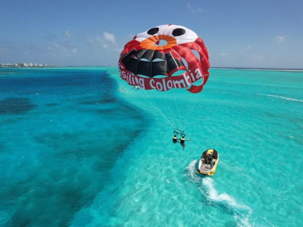 Parasail en San Andrés con Exploria 08 Combo Parasail + Buceo en San Andrés