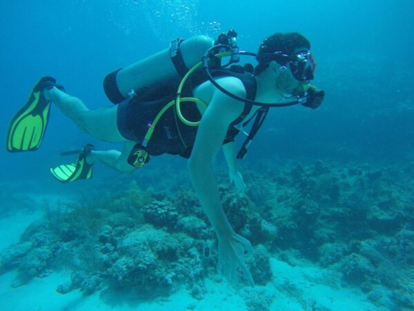 Buceo en San Andrés Islas con Exploria 09 Combo Tour Bahía en Pontón + Buceo en San Andrés