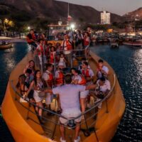 Combo Bahía Concha Parque Tayrona + Fiesta Blanca en Catamarán en Santa Marta con Exploria 18 Combo Fiesta Blanca en Catamarán + Minca, Pozo Azul, Taganga y Playa Grande en Santa Marta