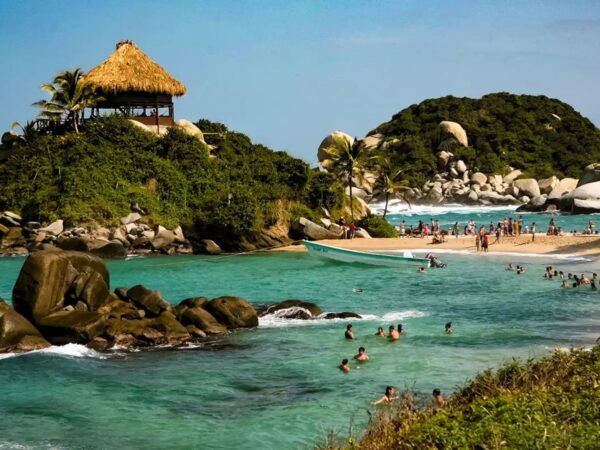 Combo Cabo San Juan Parque Tayrona + Chiva Rumbera en Santa Marta con Exploria 8 Combo Cabo San Juan Parque Tayrona + Chiva Rumbera en Santa Marta