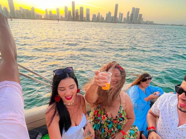 Combo Playa Blanca + tour bahia rumbero en Cartagena con Exploria 14 Combo Punta Arena + Bahía Rumbero Cartagena