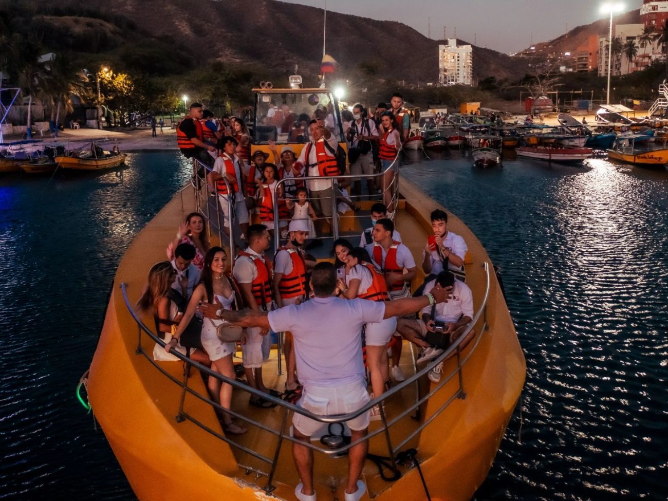 Catamaran de Noche
